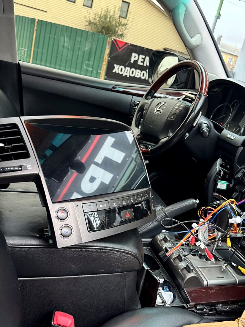 Заміна автомагнітоли в Lexus — СТО SENSOR Бровари